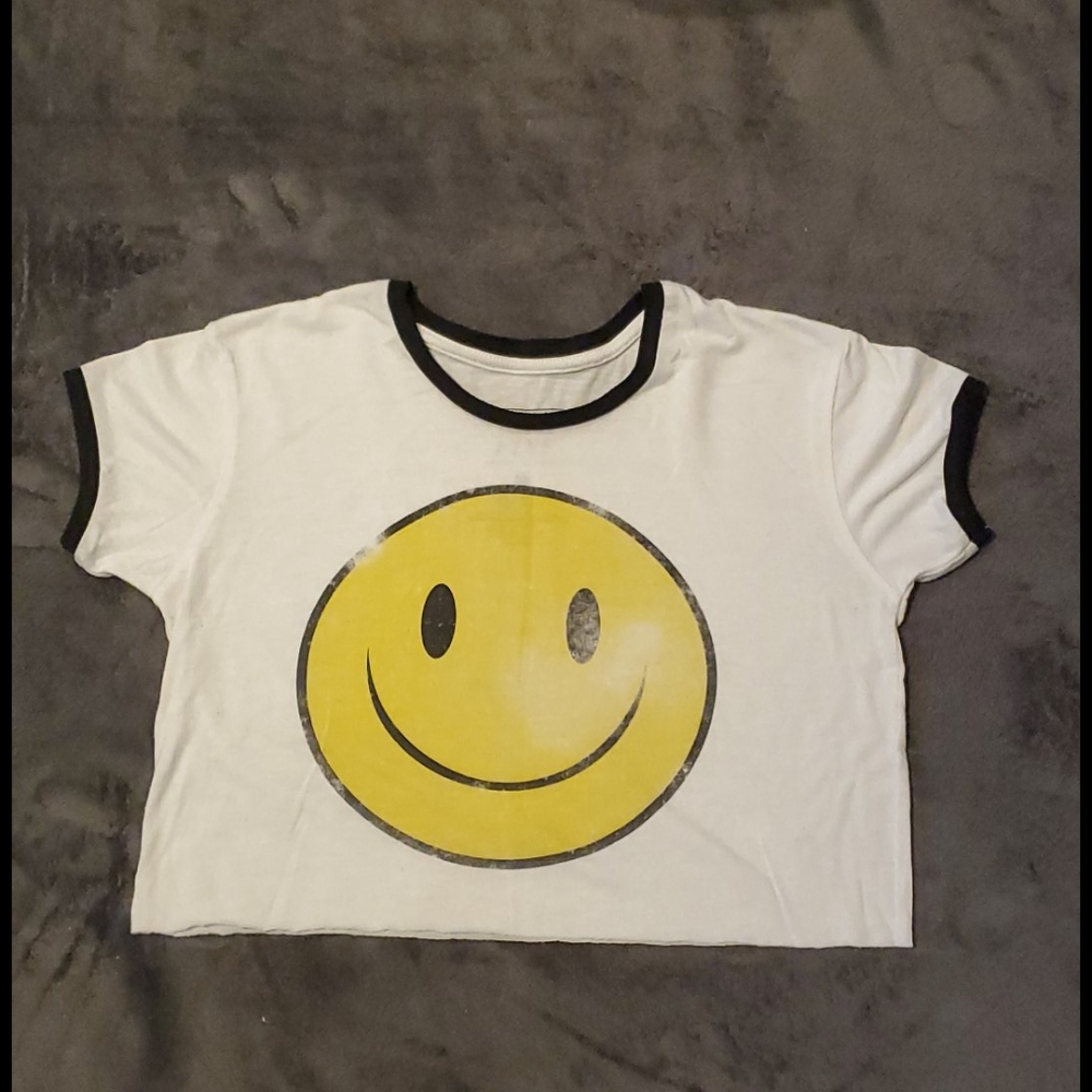 Smiley face crop tshirt